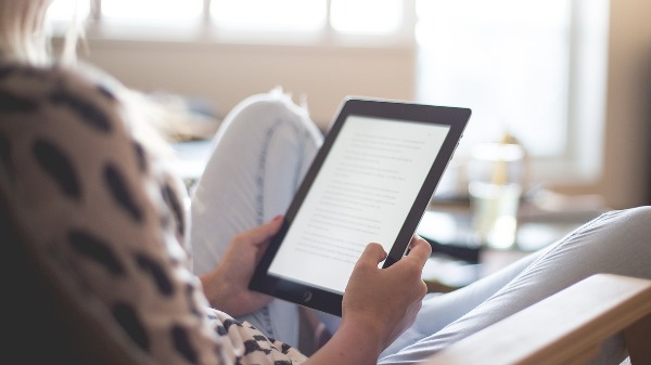 Será que os smartphones e leitores digitais vão substituir os livros?
