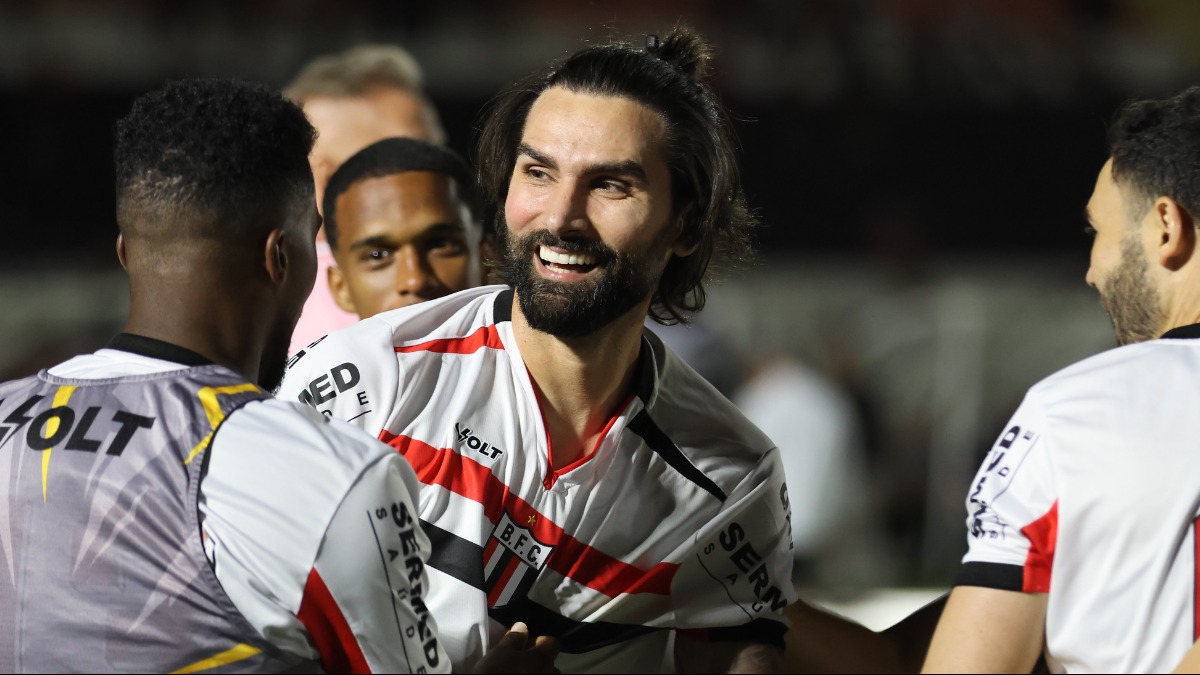Botafogo-SP confirma lesão de Léo Gamalho que deve ficar de 4 a 8 semanas fora dos campos