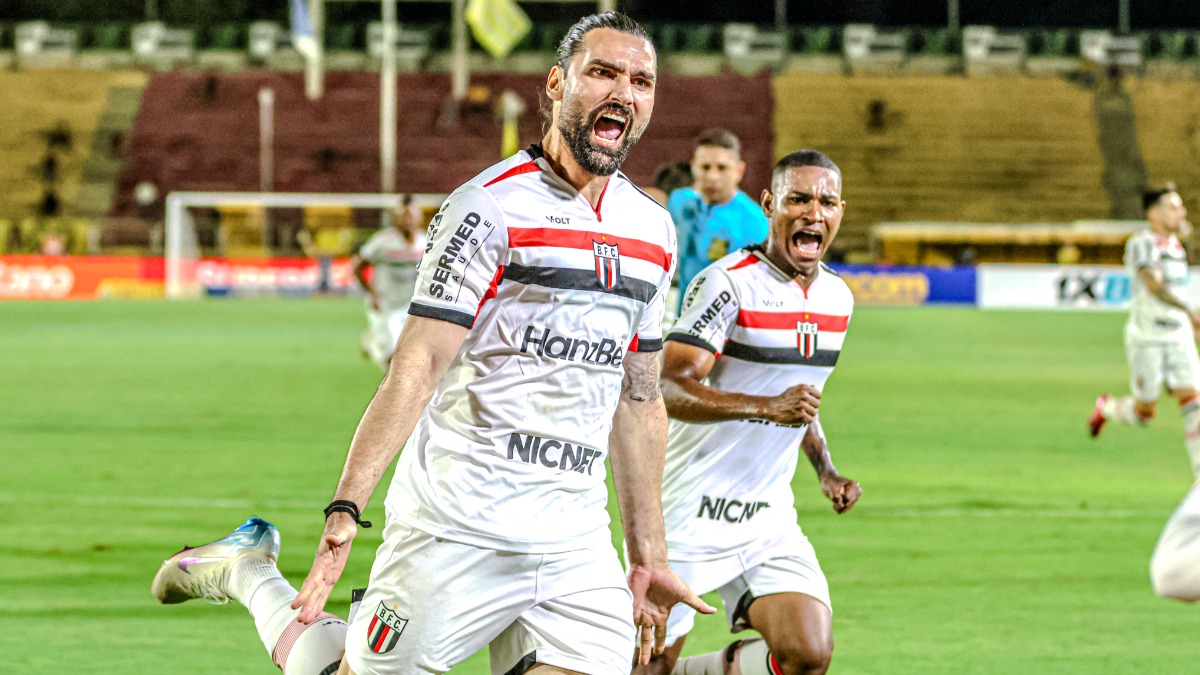 Léo Gamalho admite busca por melhor ritmo e Victor Souza espera renovar contrato com Botafogo-SP Léo Gamalho admite busca por melhor ritmo e Victor Souza espera renovar contrato com Botafogo-SP