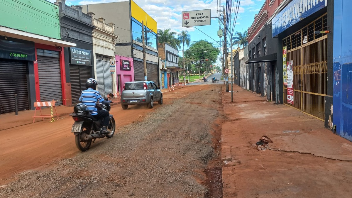 Rua Duque de Caxias tem trecho liberado para o trânsito nesta terça-feira (26)