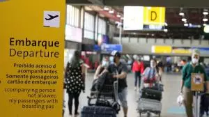 Serviço de bordo em voos nacionais começa a ser retomado neste domingo