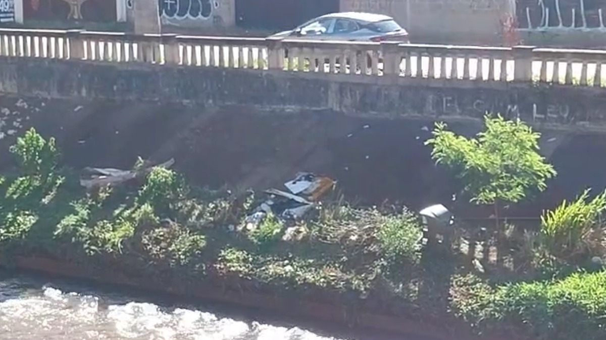 Descarte irregular de lixo e risco de enchentes com a volta das chuvas preocupam moradores de Ribeirão