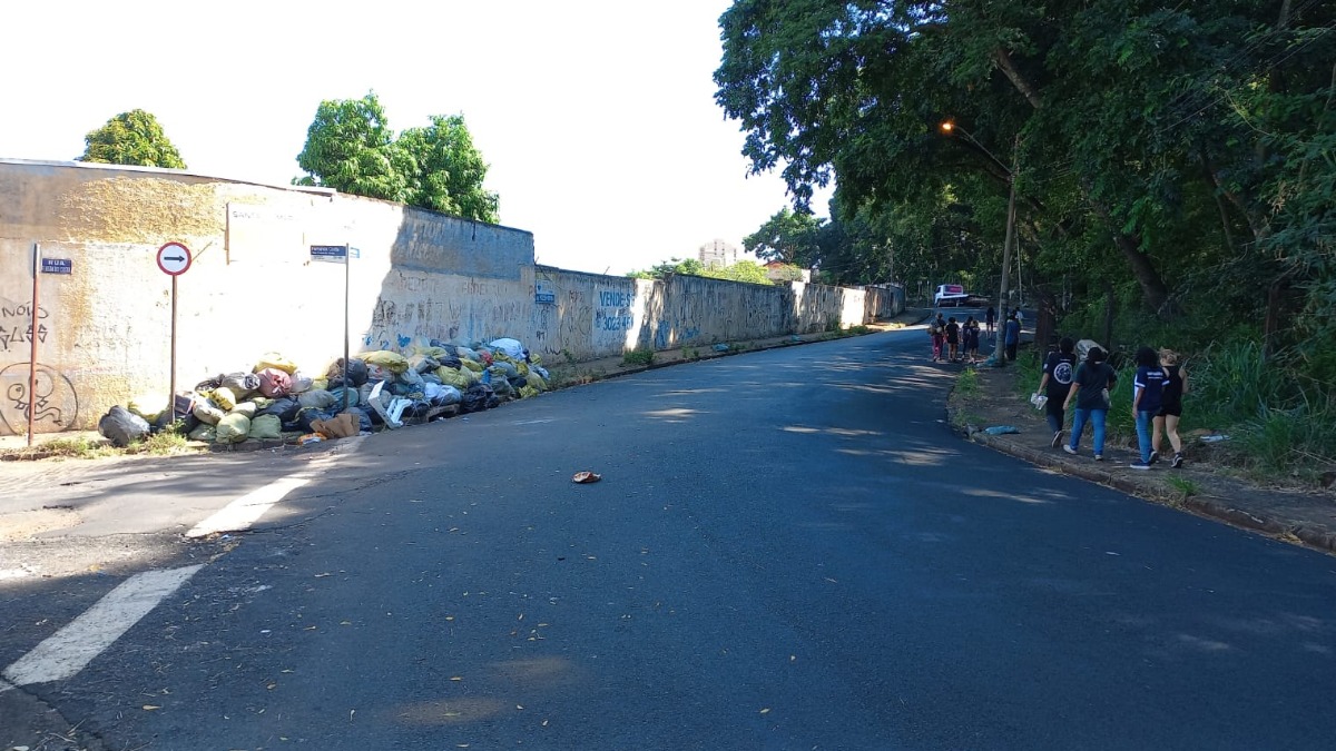 Moradores reclamam de descarte irregular de lixo no bairro Campos Elíseos em Ribeirão Preto
