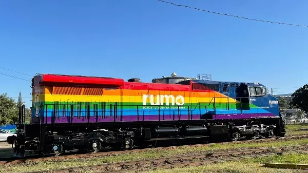 Locomotiva colorida fica em Araraquara até sexta-feira