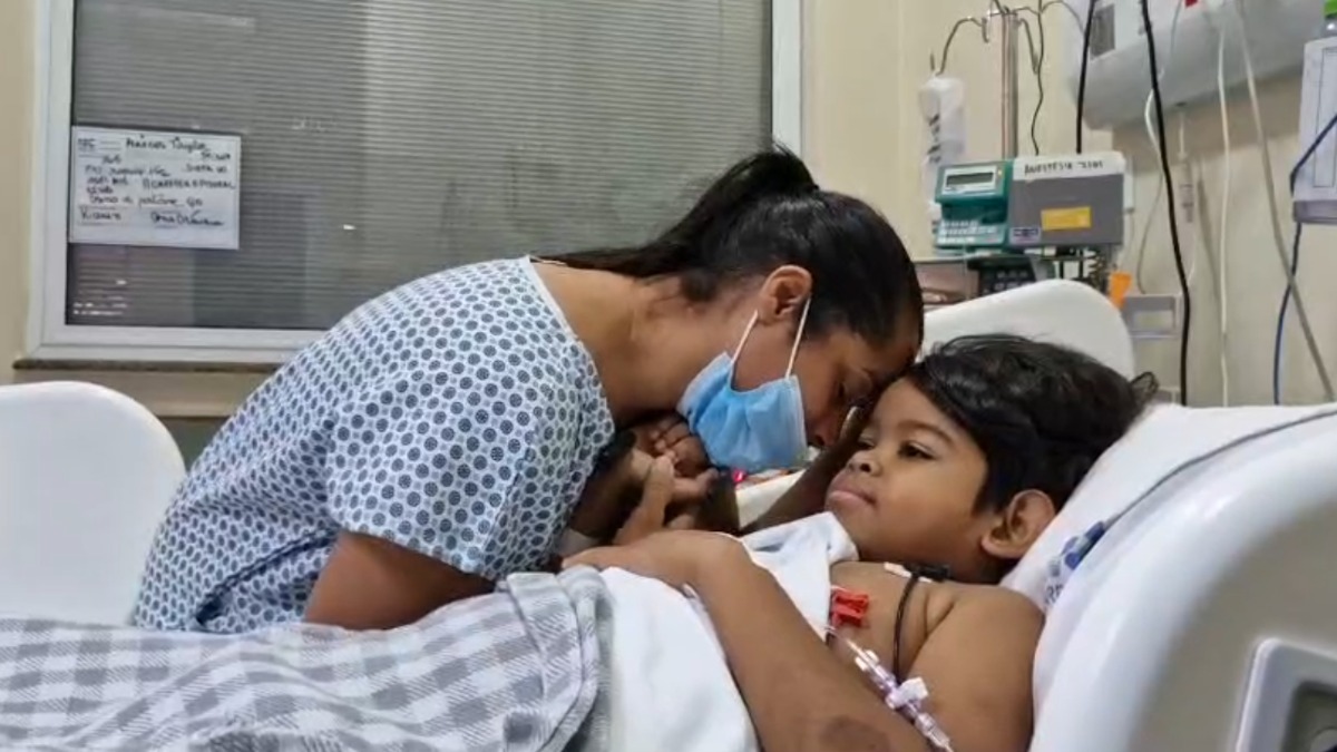 Mãe doa rim para filho em primeiro transplante entre vivos pós-pandemia