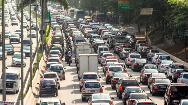 Mais de 490 mil veículos devem passar pelas rodovias da região de Ribeirão Preto durante o Nata - Foto: Mais de 490 mil veículos devem passar pelas rodovias da região de Ribeirão Preto durante o Natal