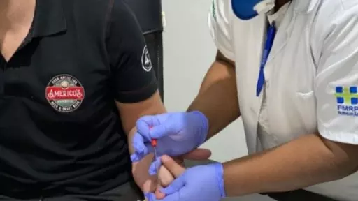 Bares aplicam teste de Covid em funcionários para reabertura