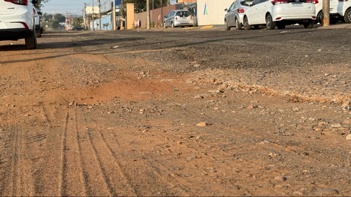 Condições do asfalto na marginal sul da rodovia Anhanguera gera transtorno aos motoristas