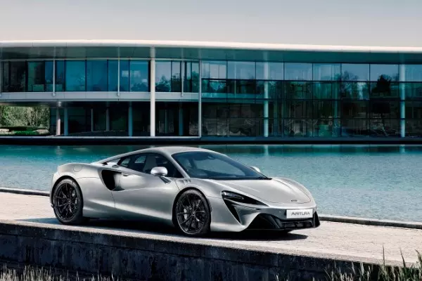 McLaren homenageia rainha Elizabeth II com um superesportivo