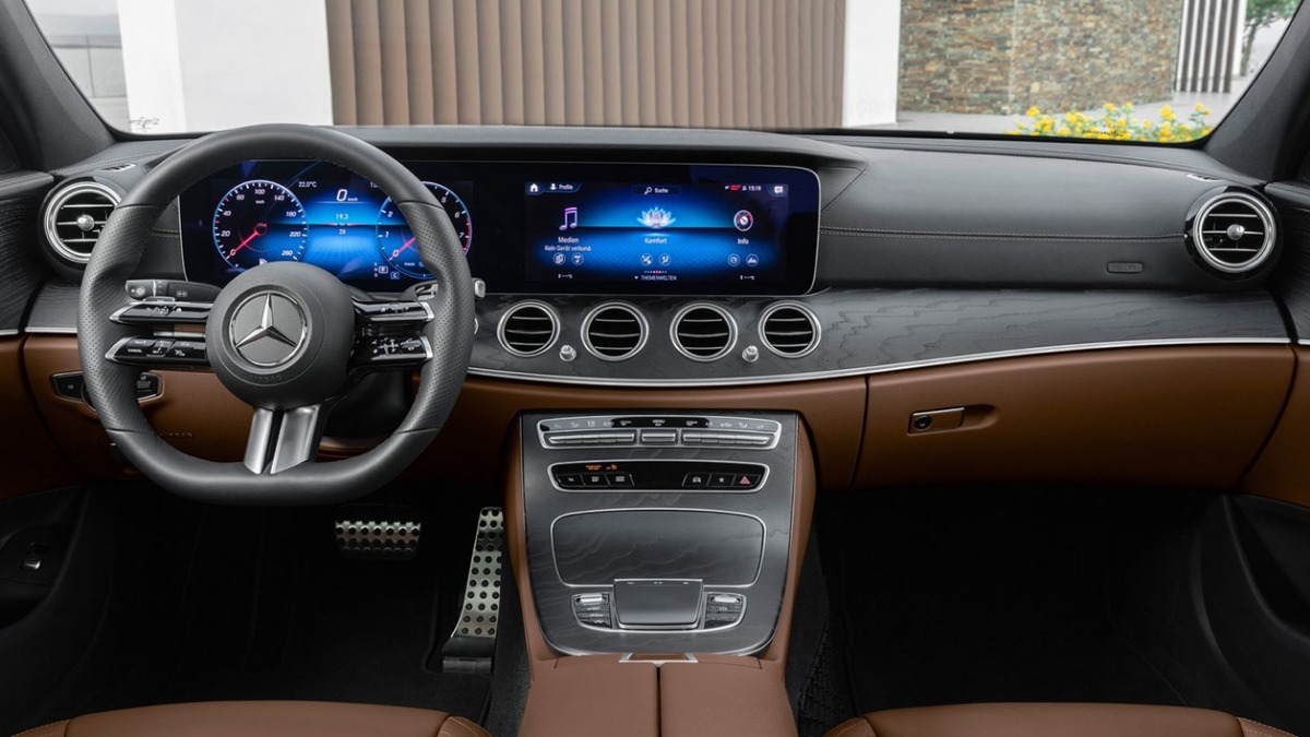 Clássico Mercedes E300 tem muito requinte, luxo e baixo consumo 4