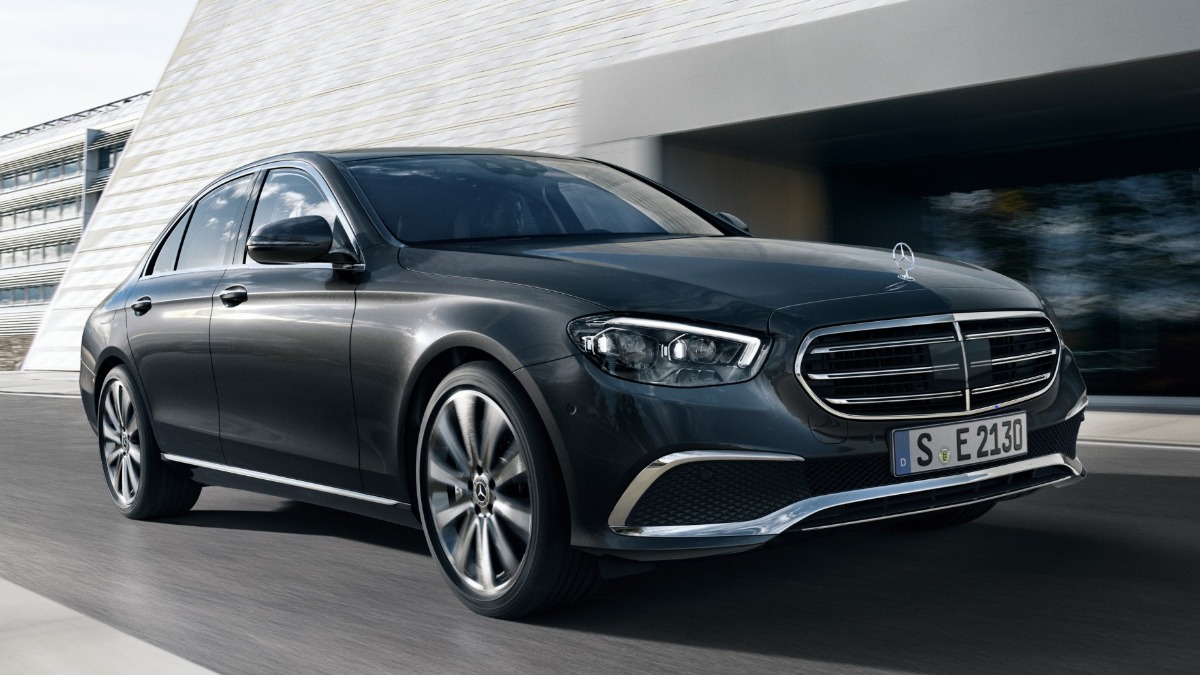 Clássico Mercedes E300 tem muito requinte, luxo e baixo consumo 1