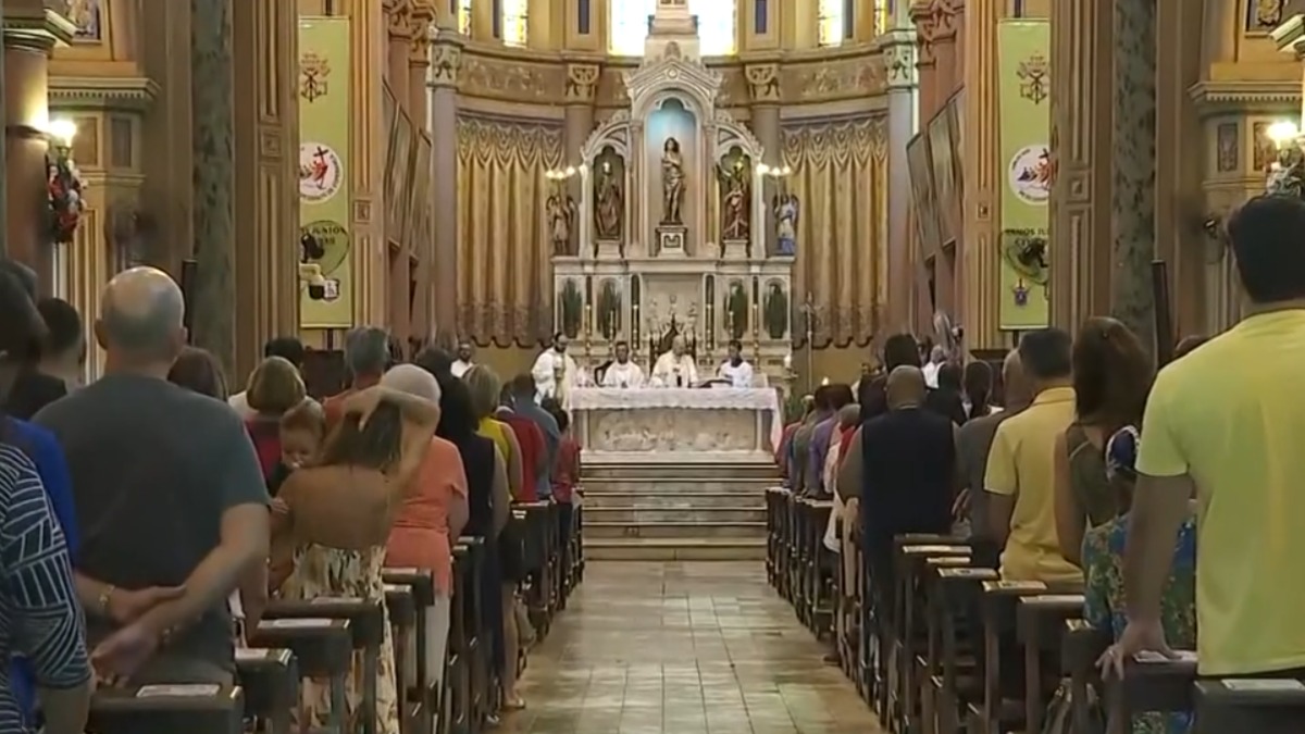 Época de celebração e fé! Igrejas católicas realizam missas especiais