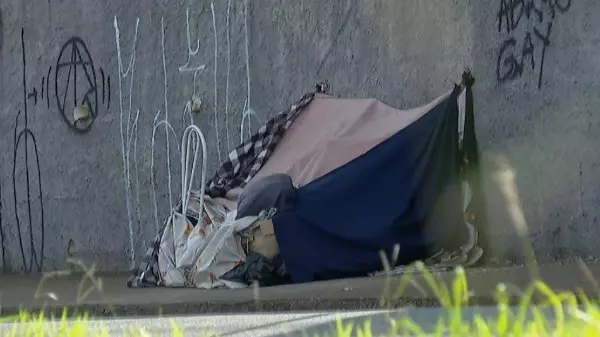 Onda frio: Veja telefones para ajudar pessoas em situação de rua