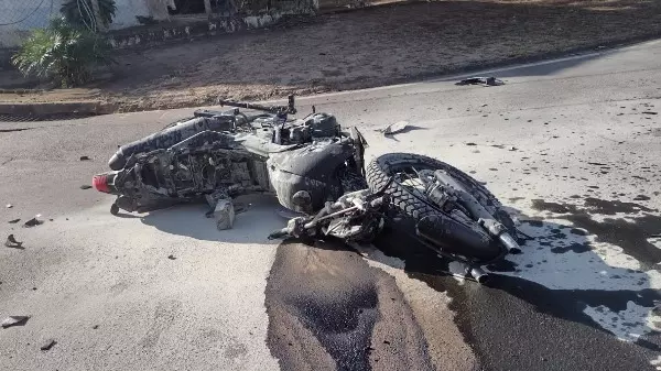 Colisão fere dois em bairro de Jaguariúna; moto ficou destruída