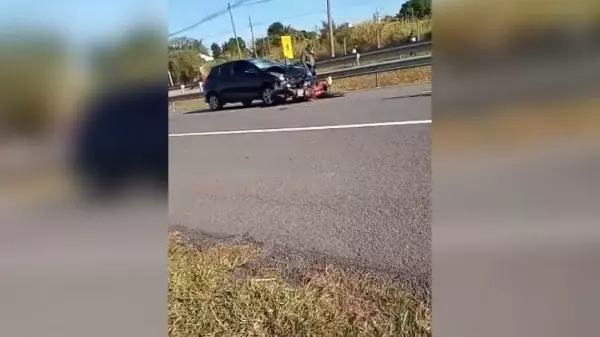 Motociclista morre ao bater em carro na Rodovia Zeferino Vaz
