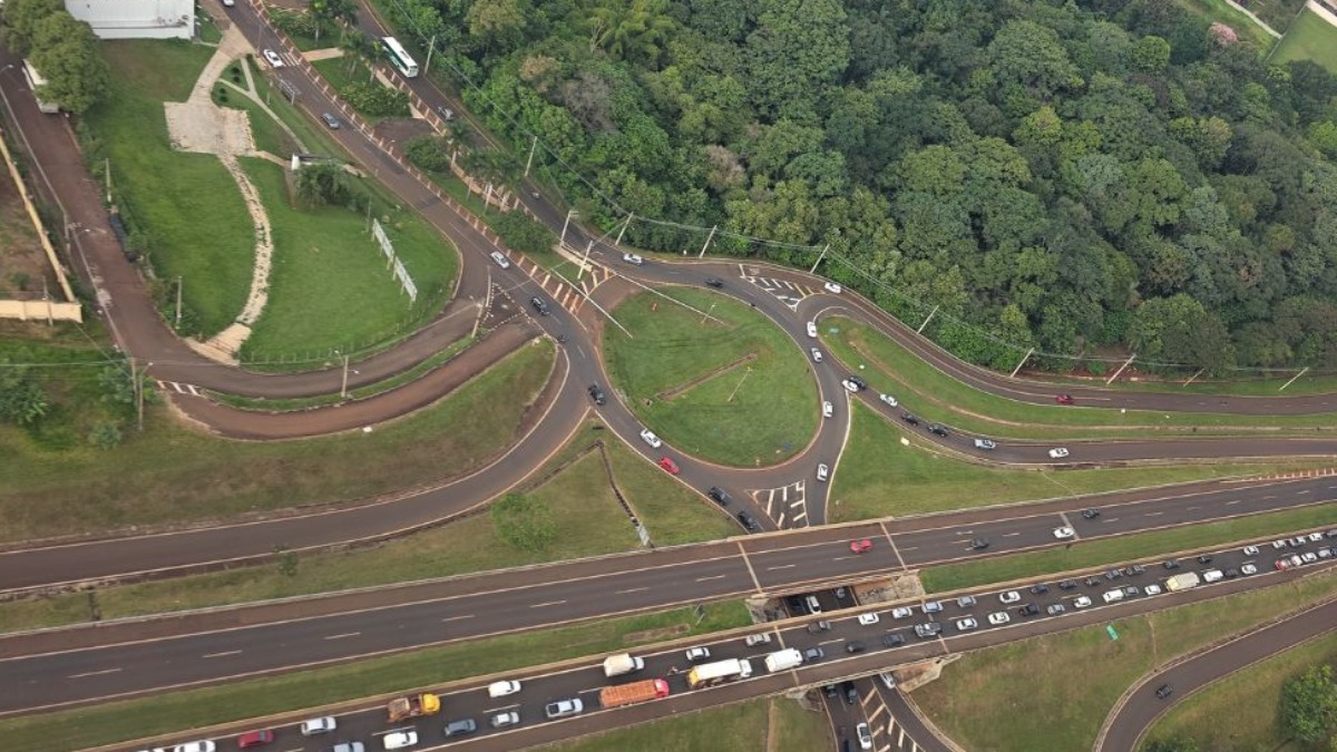 Rodovias da região tem novamente trânsito intenso na chegada à Agrishow nesta quarta-feira (30)