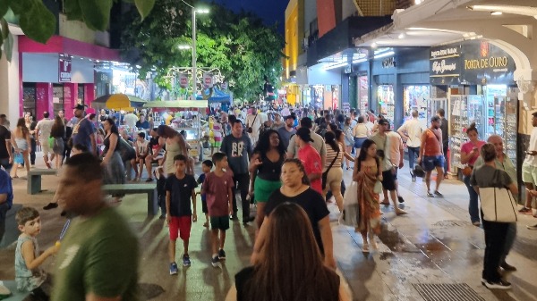 Comércio lota no fim de ano e segurança é reforçada no centro de Ribeirão Preto