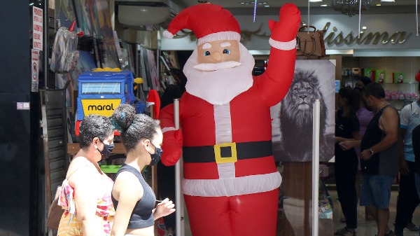 Comércio de Ribeirão tem Natal movimentado, mas vendas ficam abaixo do esperado