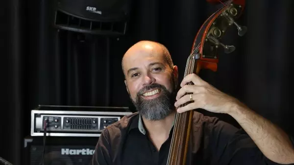 Araraquarense Cleber Fogaça prepara novo álbum Convergência"
