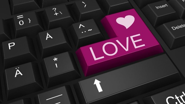 Como lidar com o romance dentro do ambiente de trabalho?