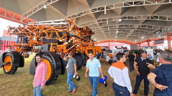 Negociações na Agrishow 2025 - Foto: Leonardo Sousa/CBN Ribeirão
