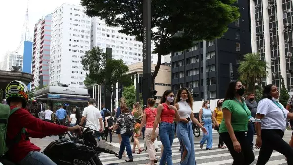 Casos de SRAG por covid caem ao menor percentual da pandemia
