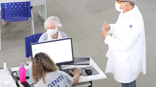 Campinas começa a aplicar 4ª dose em idosos acima de 80 na segunda