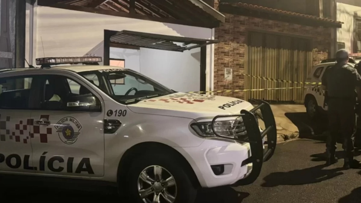 Homem é preso por suspeita de matar esposa dentro da própria casa