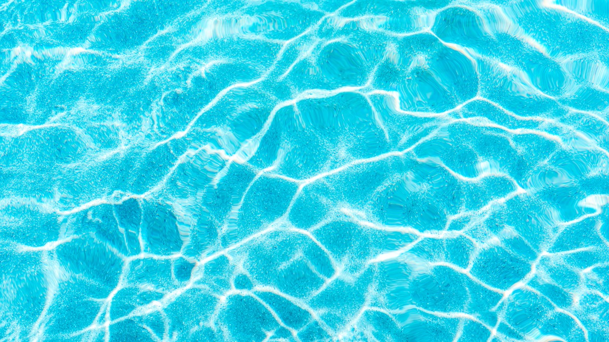 Com temperaturas acima no normal, outono tem sido rentável para que trabalha limpeza de piscinas
