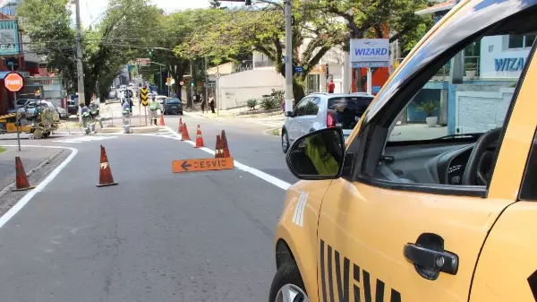 Obra causa interdição em cruzamento da Vila Itapura, em Campinas