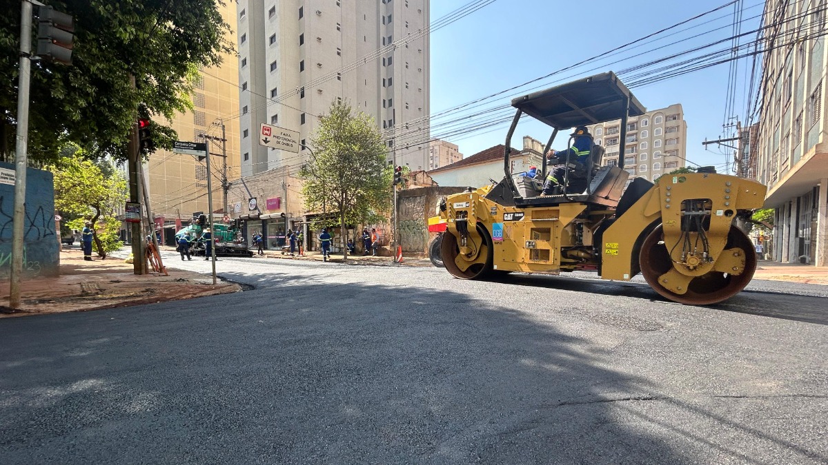 Trânsito no Centro fica carregado com obras na Florêncio de Abreu