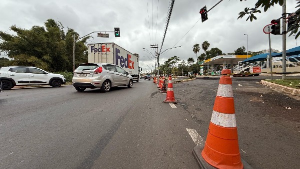 Obras de ponte na avenida Maurílio 
Biagi fecha acesso à Carlos Eduardo de Gaspari Consoni - Foto: Fabio Marchiselli/CBN Ribeirão