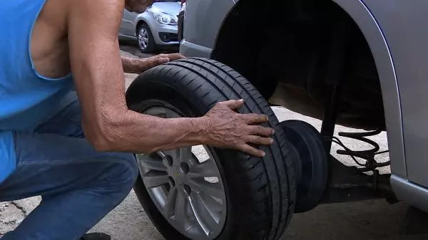 Idoso de 82 anos é vítima do "golpe do carro quebrado"