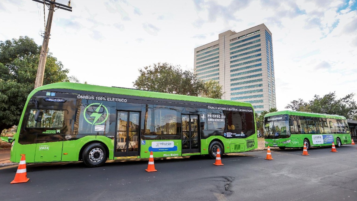 Prefeitura de Ribeirão Preto inicia teste de outros dois novos ônibus 100% elétricos