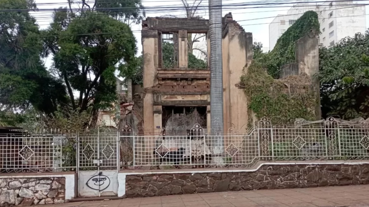 Justiça determina que a Prefeitura de Ribeirão restaure o Palacete Albino de Camargo