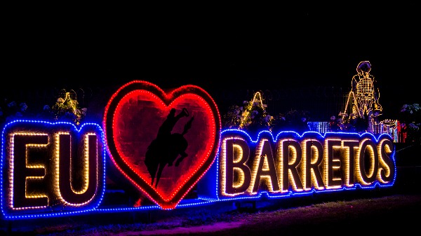 Parque do Peão ganha iluminação especial em comemoração ao Natal a partir deste sábado (15) - Foto: Thais Ministro