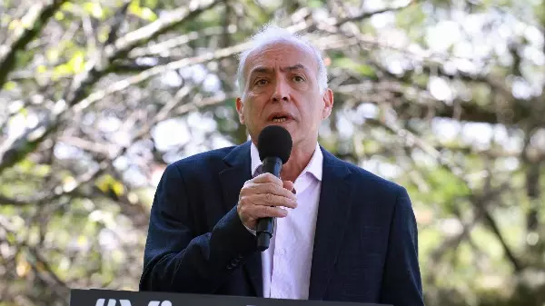 Comitê: Covid mantém queda mesmo após liberação de máscaras