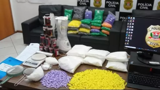 Polícia Civil "estoura" refinaria de drogas em Pedreira