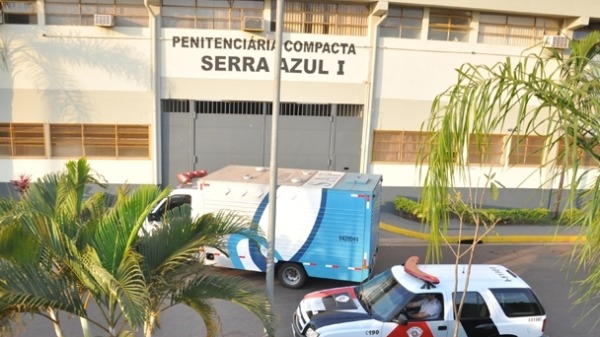 Homem foi levado para a penitenciária de Serra Azul - Foto: Mauricio Glauco/ EPTV - Foto: EPTV