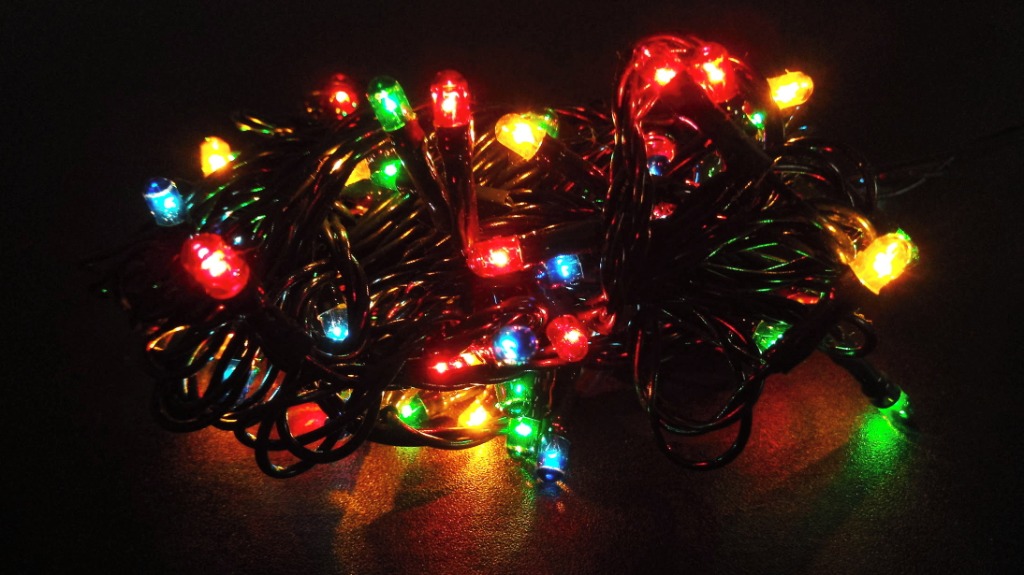 CPFL traz orientações para quem deseja instalar luzes piscantes no final do ano