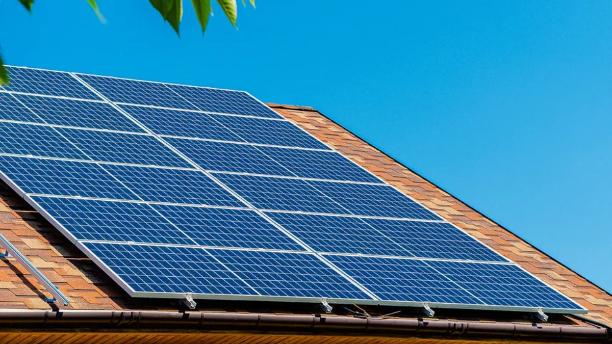 Painéis de energia fotovoltaica é opção para reduzir gastos com a conta de luz