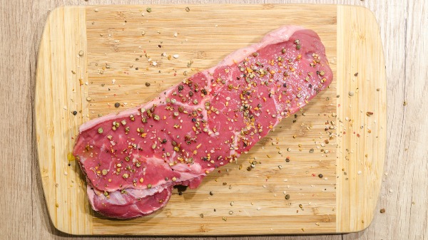 Queda no preço da carne está relacionada a boa safra de grãos e chuvas nos pastos. (Foto: Reprodução/ Pexels) - Foto: Divulgação