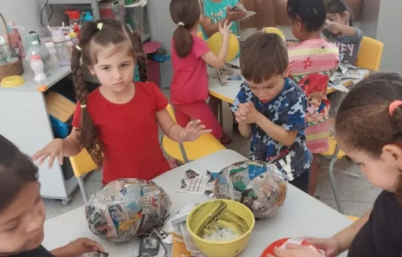 Diversas atividades foram desenvolvidas em sala de aula para discutir problemas causados pelos resíduos irregulares