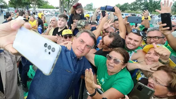 Para não ferir lei, governo cria perfis temporários em redes sociais
