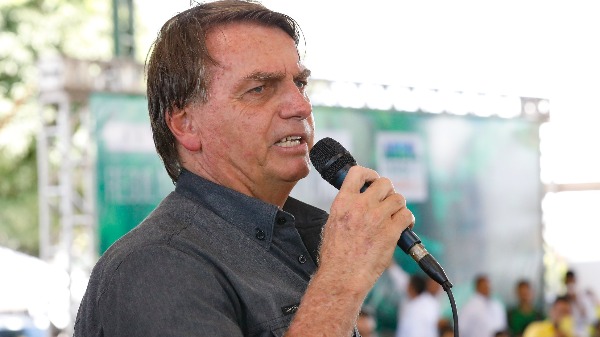 Chefe do executivo mente? Colunistas debatem fala de Bolsonaro em evento com Daniel Silveira