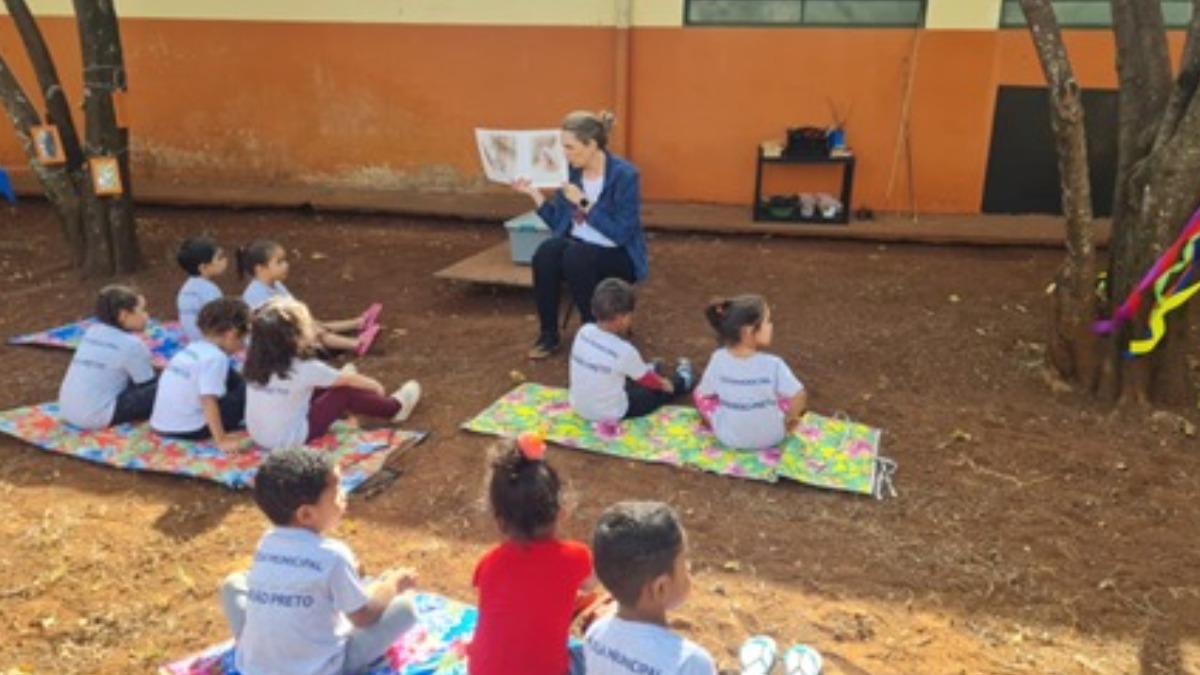 Professora de Ribeirão Preto usa projeto ambiental para unir natureza, leitura e aprendizado infantil