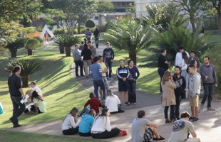Estudantes no campus da PUC Campinas