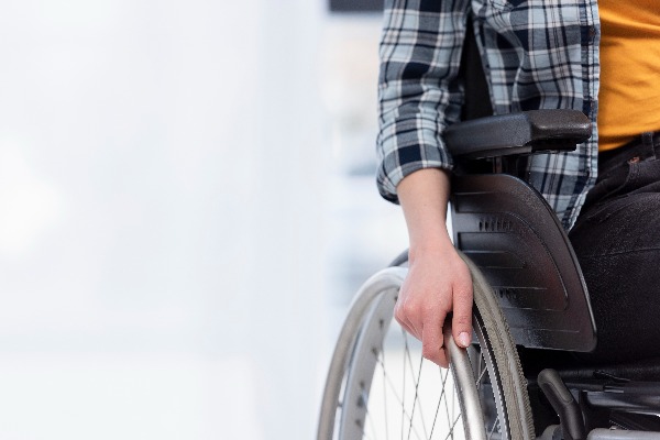 Deficientes físicos enfrentam diversos desafios para sair de casa