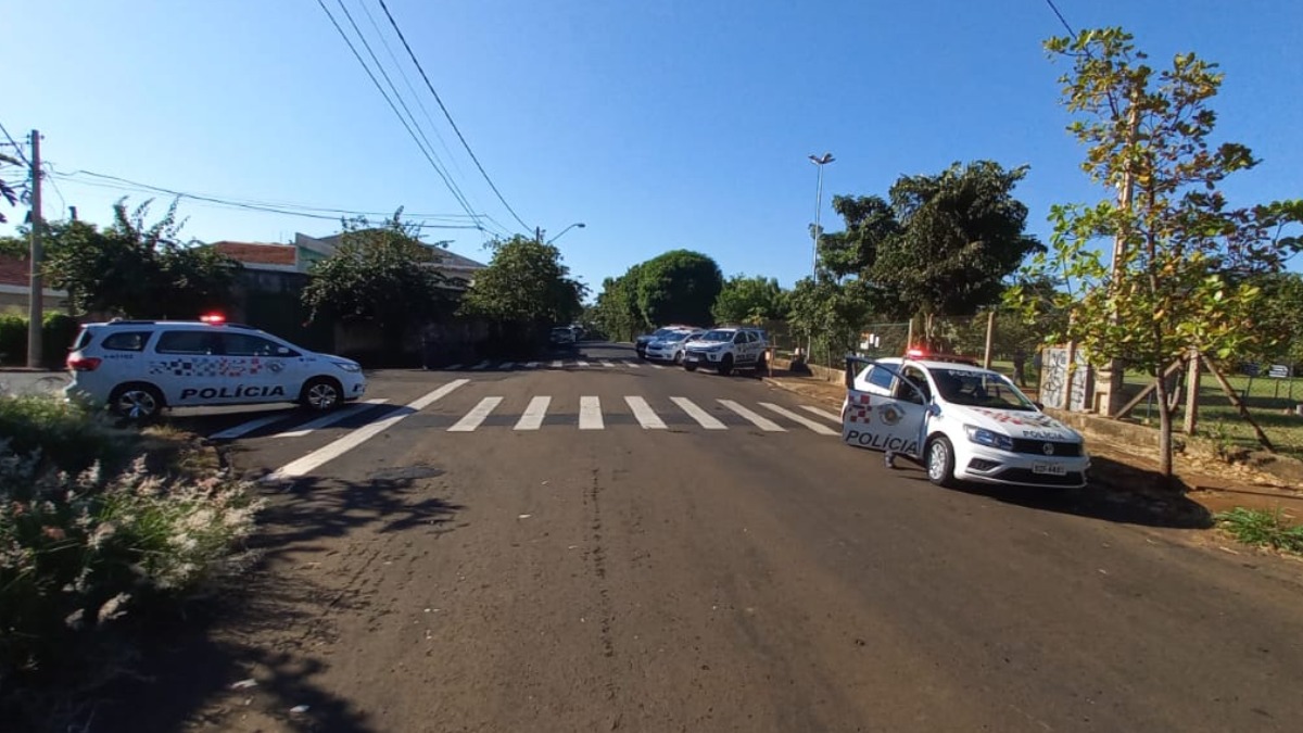 Policial à paisana atira contra suspeitos de roubo, mas não consegue evitar crime no Monte Alegre