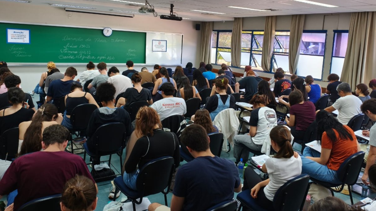 Prova da Fuvest será aplicada em 30 cidades neste domingo e conta com 106.165 inscritos (Foto: Rafael Silveira/Fuvest)